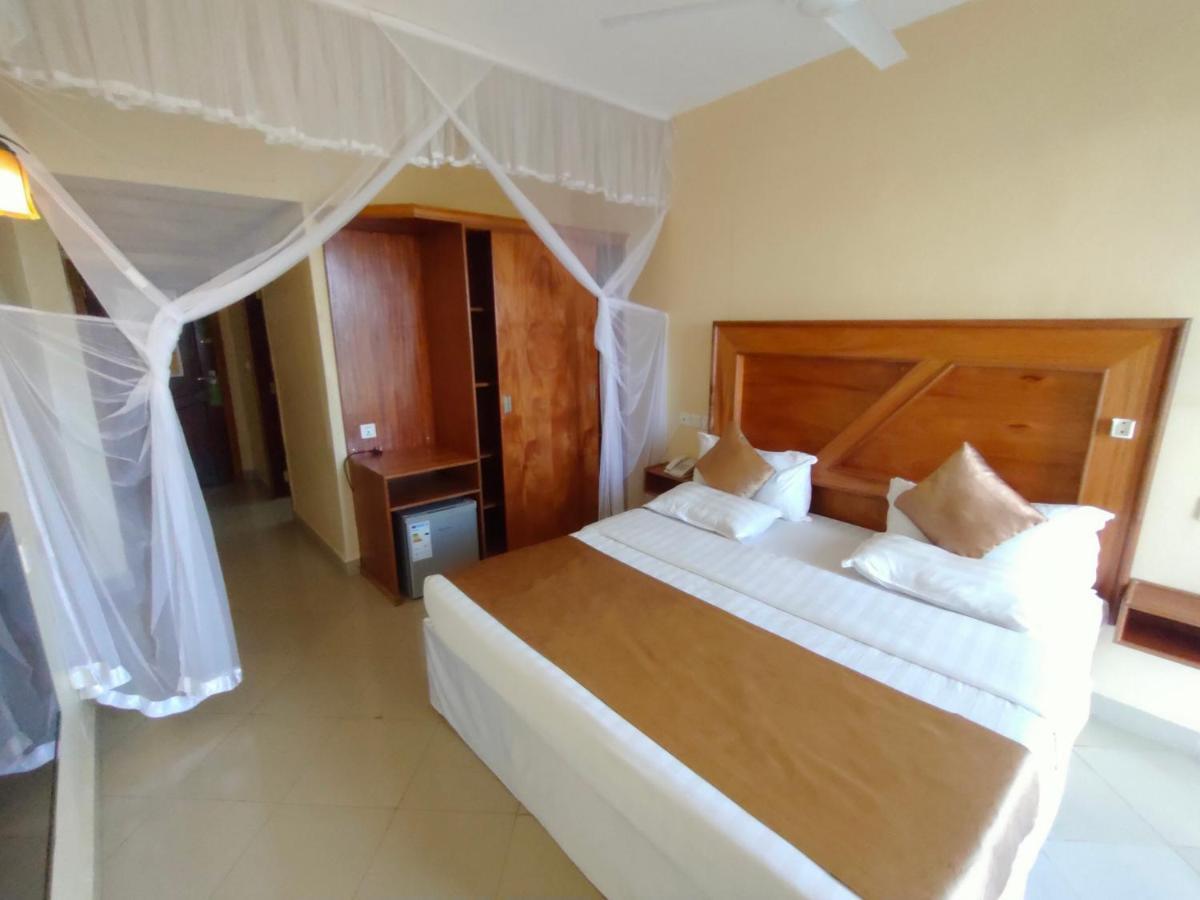Pulickal Airport Hotel Entebbe Exterior foto